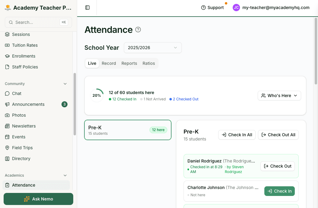 Screenshot: teacher attendance screen with class roster and daily attendance tools