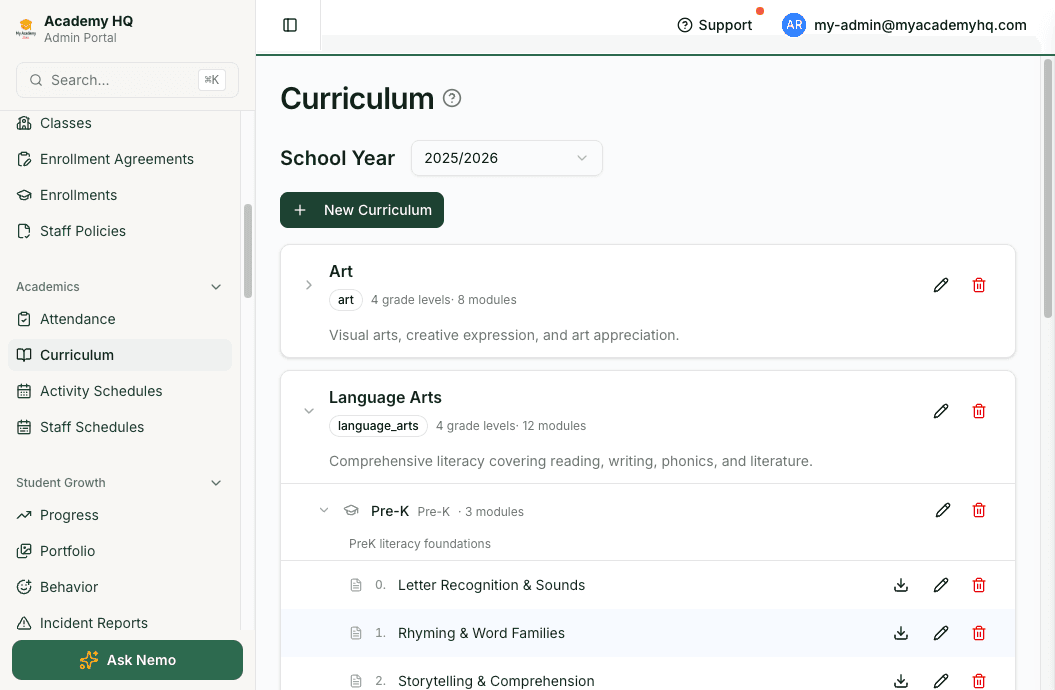 Screenshot: curriculum editor with grade levels and modules linked to a weekly activity schedule
